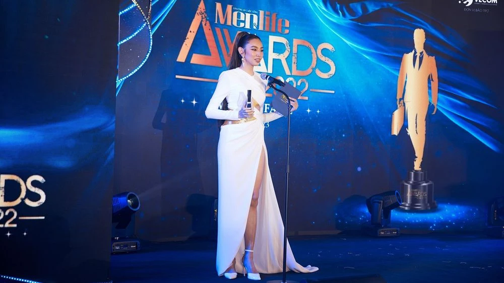 “Pretty Lady of The Year” Hoa hậu Nguyễn Thúc Thùy Tiên: Vinh quang cho người không bao giờ ngừng nỗ lực